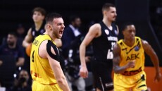 Καράμπελας για τη νίκη-πρόκριση της ΑΕΚ: «Κάναμε κατάθεση ψυχής, η ομάδα δεν έχει φτάσει ακόμα το ταβάνι της»