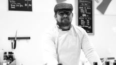 La Cave: Το έξοχο γαλλικό street food του Florentin Le Noxaïc στον Κεραμεικό