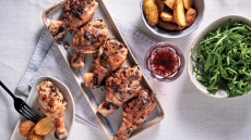 Η συνταγή της ημέρας. Κοτόπουλο με σκόρδο και μαντζουράνα. Το μενού της εβδομάδας (17/3 έως 23/3)