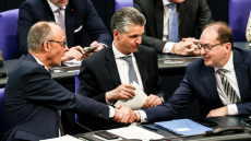 Ιστορική απόφαση στη Γερμανία – Τέλος στο «φρένο χρέους», εγκρίθηκε πακέτο 500 δισ. για την πολεμική βιομηχανία