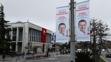 Αναταραχή στις τουρκικές αγορές λόγω Ιμάμογλου – Αγωνιώδεις προσπάθειες για στήριξη της λίρας