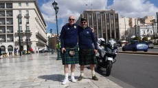 Σκωτσέζοι κάνουν βόλτα στην Αθήνα φορώντας κιλτ - Δείτε φωτογραφίες