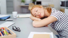 Πόσο «κακός» μπορεί να γίνει ένας υπνάκος μέσα στην ημέρα – Tips για το τέλειο power nap