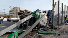 Τροχαίο με νταλίκα και δύο ΙΧ στην Εθνική Οδό Αθηνών-Λαμίας - Κλειστή η δεξιά λωρίδα στο ρεύμα προς Λαμία, δείτε βίντεο και φωτογραφίες