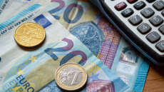 Με αύξηση που θα ξεπεράσει το 5% ο νέος κατώτατος μισθός - Πώς θα επηρεάσει τις απολαβές στο Δημόσιο