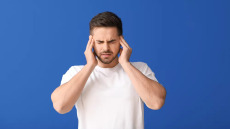 Τι φταίει για το επίμονο βουητό στο αυτί – Πώς αντιμετωπίζονται οι εμβοές