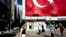 Η Τουρκία απαγορεύει το short selling και χαλαρώνει τους κανόνες επαναγοράς μετοχών για να στηρίξει το χρηματιστήριο