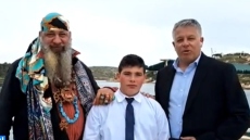 Μαθητές από τη Λάρισα παρήλασαν στο πλευρό του μοναδικού μαθητή στους Αρκιούς