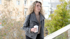 Παπούλια στη δίκη Φιλιππίδη: «Ο Πέτρος είναι κακός άνθρωπος, κατέβαζε τα παντελόνια και μου έδειχνε τα γεννητικά του όργανα»