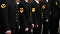 Πώς και πότε θα δοθεί η αύξηση στους ένστολους - Θα υπερβαίνει το 10% αθροιστικά