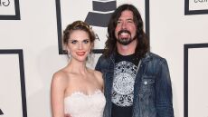 Ντέιβ Γκρόουλ: Η σύζυγός του δίνει μια δεύτερη ευκαιρία στον γάμο του, λίγους μήνες αφότου ο τραγουδιστής απέκτησε παιδί με άλλη