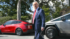 Τριγμοί στις αγορές μετά τους δασμούς Τραμπ στα εισαγόμενα οχήματα – Βουτιά των ευρωπαϊκών μετοχών αυτοκινήτου