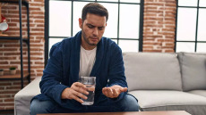 Είμαστε «εθισμένοι» με αυτά τα φάρμακα για το στομάχι – Ενας γιατρός προειδοποιεί