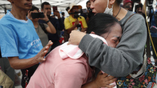 Τουλάχιστον 40 νεκροί από βομβαρδισμό του στρατού σε βουδιστικό φεστιβάλ-διαδήλωση κατά της χούντας στη Μιανμάρ