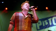 Sex Pistols: Η θρυλική μπάντα επιστρέφει στη σκηνή μετά από 22 χρόνια