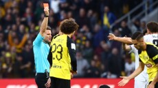 ΑΕΚ - ΠΑΟΚ: Γιατί ο Μπριχ πήρε πίσω την κόκκινη του Κοτάρσκι στο πέναλτι που κέρδισε ο Πινέδα - Βίντεο