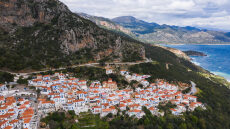 Μία νησιωτική όαση στα βουνά της Λακωνίας 