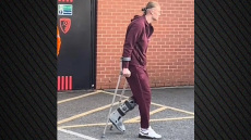 Μάντσεστερ Σίτι: Έντονη ανησυχία με Χάαλαντ, εθεάθη με πατερίτσες και μπότα μετά το ματς με την Μπόρνμουθ -Βίντεο