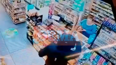 Ηλιούπολη: Καρέ-καρέ η δράση 25χρονου που λήστευε καταστήματα - Υπάλληλος έδωσε μάχη μαζί του