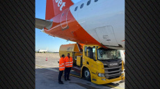 Φορτηγό έπεσε πάνω σε αεροπλάνο της EasyJet στο Παρίσι – Ακυρώθηκε η πτήση προς Ρώμη