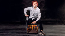  Omiros Bitton:  Pop artist στο κόκκινο 