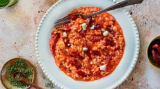 Ντοματόρυζο με πελτέ, λιαστή ντομάτα, ρίγανη