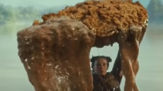 KFC: Σάλος στη Βρετανία από νέα διαφήμιση - «Δόξα σοι η σάλτσα» 