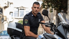 Στο στόχαστρο της Νίκης ο διοικητής του τμήματος Ρατσιστικής βίας - Τον κατηγορεί για... ρατσισμό και προκλητική παρουσία