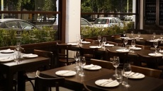 Στου Λου: To νέο οινομαγειρείο του Κεραμεικού με τα 300 σπουδαία κρασιά