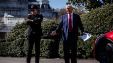 ΗΠΑ: Νίκη υποψήφιας των Δημοκρατικών στο Ουισκόνσιν, ήττα των Τραμπ και Μασκ