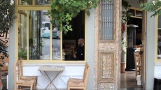 Αλάργα: Δυνατές κρητικές γεύσεις σε ένα μεζεδοπωλείο του Υμηττού