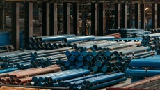 Οι δασμοί Τραμπ βυθίζουν τα μέταλλα – Σε χαμηλό 7 μηνών το αλουμίνιο