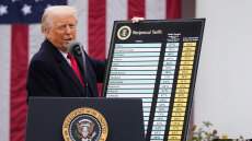 Εφετείο στις ΗΠΑ αποφάνθηκε ότι οι περισσότεροι δασμοί του Τραμπ είναι παράνομοι 