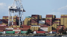 Η ΕΕ θα απαντήσει σε δύο φάσεις στους δασμούς του Τραμπ, λέει εκπρόσωπος της γαλλικής κυβέρνησης