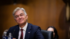 Τον διορισμό του Μεχμέτ Οζ στην υπηρεσία που ελέγχει το Medicare επιβεβαίωσε η Γερουσία