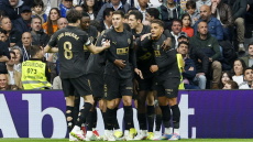 Η Βαλένθια του Κορμπεράν άλωσε (2-1) την έδρα της Ρεάλ Μαδρίτης και χαρίζει τον τίτλο στη Μπαρτσελόνα - Δείτε τα γκολ 