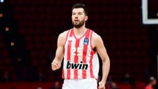 Ρίχνει... άγκυρα στον Πειραιά ο Πίτερς - Ανοίγει εστιατόριο στο Μικρολίμανο ο μπασκετμπολίστας του Ολυμπιακού