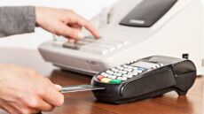 Θησαυρός για την ελληνική οικονομία η υποχρεωτική διασύνδεση των POS με τις ταμειακές