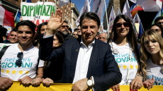 Διαδήλωση του Κινήματος Πέντε Αστέρων στην Ιταλία κατά των εξοπλισμών