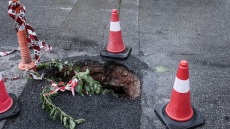 Καθίζηση οδοστρώματος στους Θρακομακεδόνες - Πού έχει διακοπεί η κυκλοφορία