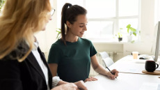 Ασφαλιστήριο υγείας: Ποια η τύχη του οικογενειακού συμβολαίου όταν το παιδί γίνει φοιτητής