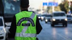 Θεσσαλονίκη: 37χρονη οδηγός έπεσε πάνω σε τροχονόμο - Αγνόησε τις υποδείξεις του