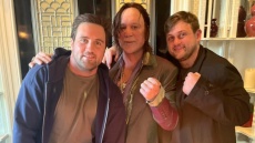 Αγνώριστος πλέον ο Μίκι Ρουρκ από τις πλαστικές - H περούκα και το ριάλιτι που θα παίξει