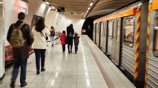 Απεργία ΜΜΜ στις 9 Απριλίου: Οι ώρες που θα κινηθούν μετρό, λεωφορεία, ηλεκτρικός - Τι ισχύει για ταξί, πλοία και πτήσεις