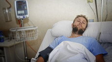 Έλληνας χειρουργός αποκαλύπτει σωτήρια επέμβαση που όμως αποφεύγεται συχνά σε τραυματίες