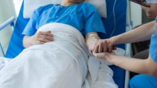 Έλληνας χειρουργός αποκαλύπτει σωτήρια επέμβαση που όμως αποφεύγεται συχνά σε τραυματίες