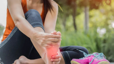 «Έξυπνα» παπούτσια και κάλτσες προειδοποιούν για τραυματισμούς σε πέλματα και πόδια