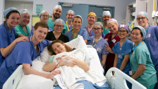 Πρώτη γέννα στη Βρετανία για γυναίκα που έκανε μεταμόσχευση μήτρας