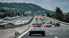 Τέλη κυκλοφορίας και πινακίδες με το μήνα για τα αυτοκίνητα σε ακινησία