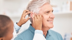 Ερευνα: Η απώλεια ακοής συνδέεται με αυξημένο κίνδυνο καρδιακής ανεπάρκειας